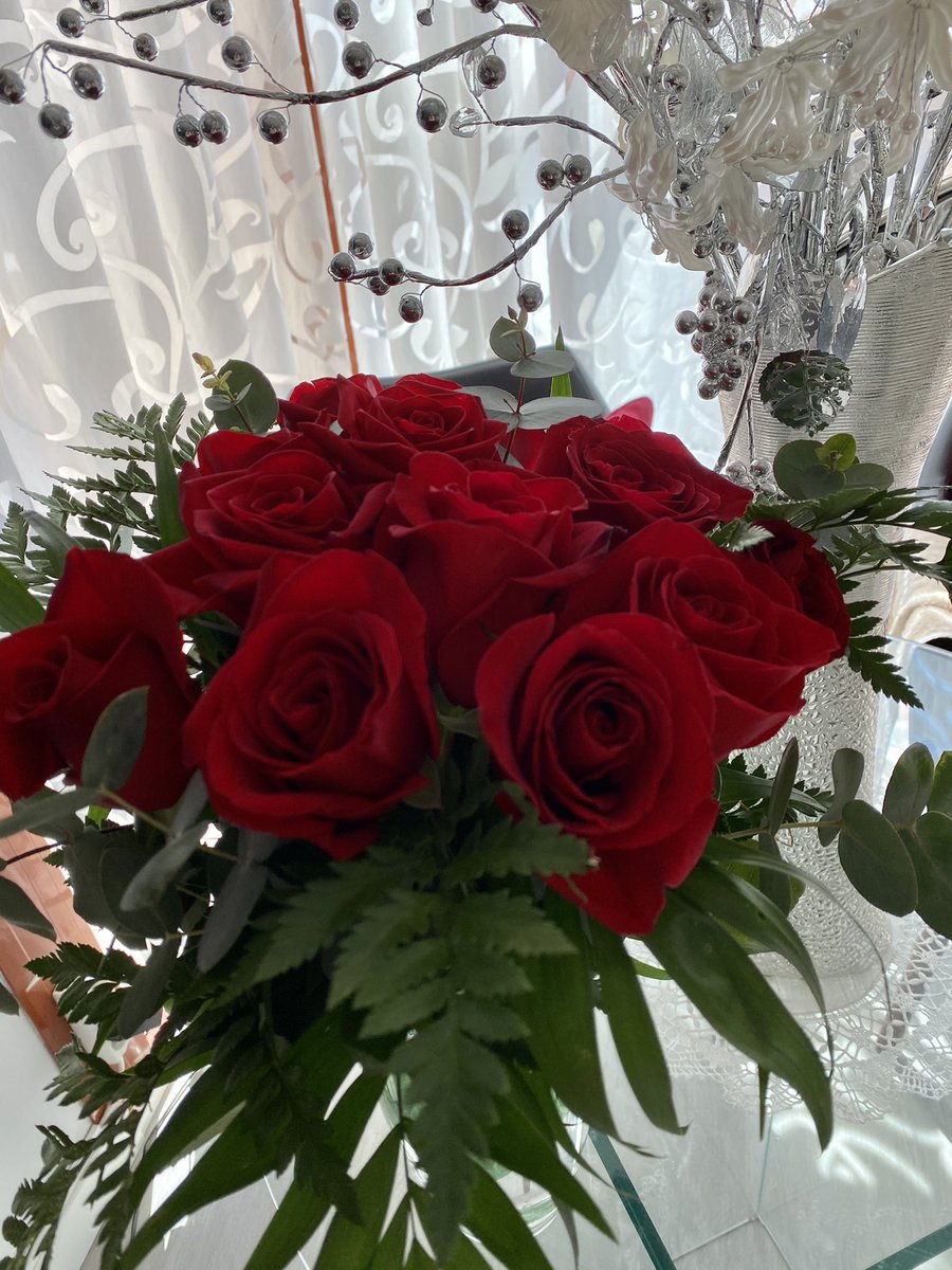 OlayaExclusive's tweet image. Otro precioso #ramoderosas en mi casa. Muchas gracias O.  #megustanmucho #minos #detalles #spoiled