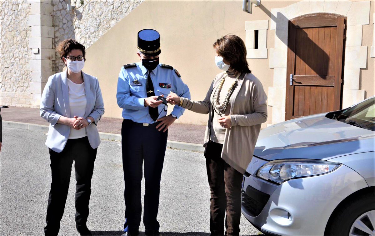 #SécuritéduQuotidien Zoom sur le Groupe de Sécurisation des Transports
Ces réservistes de <a href="/Gendarmerie_013/">Gendarmerie des Bouches-du-Rhône</a> assurent la #sécurité des usagers des transports en zone gendarmerie
👉En 5 mois + de 300 patrouilles &amp; 60 000 km parcourus
Ce matin <a href="/AMPMetropole/">Métropole Aix-Marseille-Provence</a> leur remet les clés de🚔