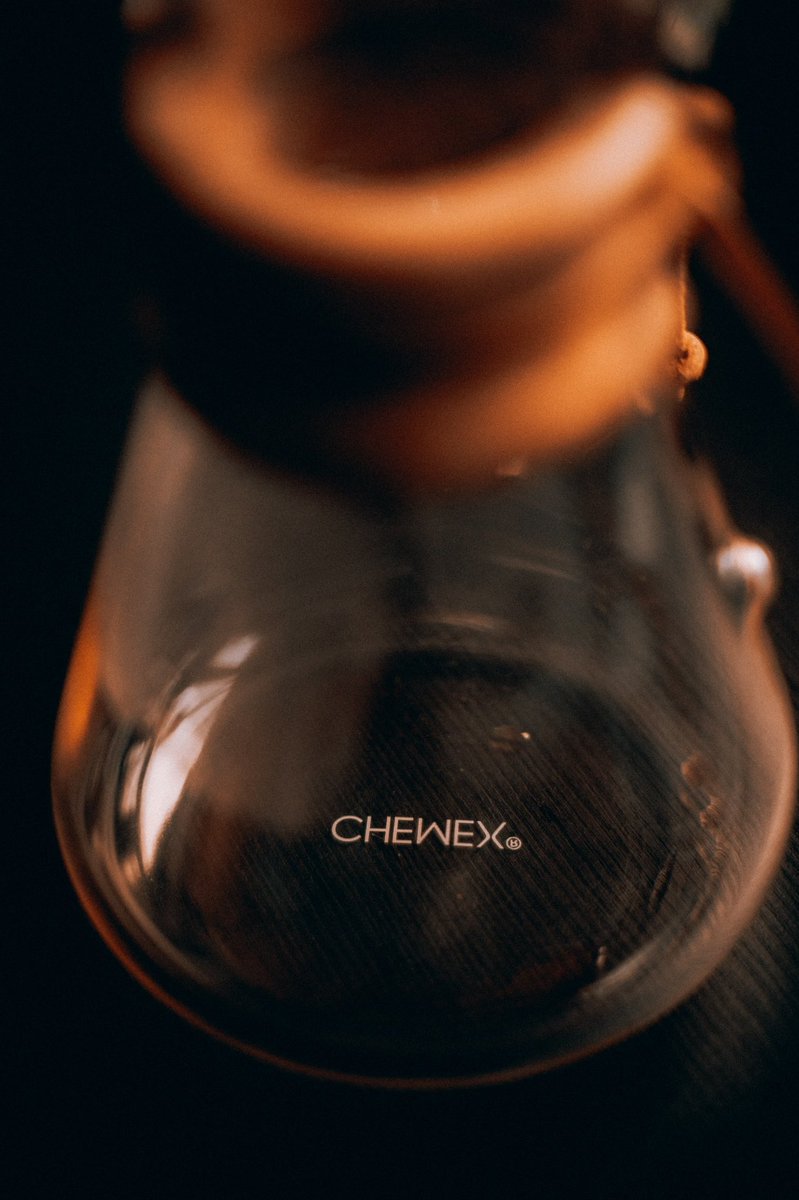 RisuProductions's tweet photo. While I love coffee machines, personally, pour-over coffee is just amazing for the aroma and rich flavor! ☕️

#chemex #pourovercoffee #tastemap #coffee #productphotography #写真好きな人と繋がりたい #写真撮ってる人と繋がりたい #aroma #morningcoffee☕️ #satisfying #moody https://t.co/E9YBgyGzxR