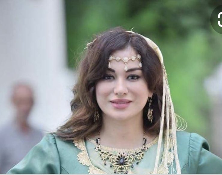 انا لله وانا اليه راجعون 
خبر صادم و محزن و كئيب 
رحلت ريم عن هذه الدنيا تاركة ابتسامتها الجميلة و روحها الطيبة و حسرة في قلوب أهلها و محبيها 
لله يرحمك و يصبر قلب ميمتك و اخواتك 
عزائي للعائلة الكريمة ولكل محبينك 
لله يرحمك و يوسع عليك 🙏🏻
#ريم_غزالي