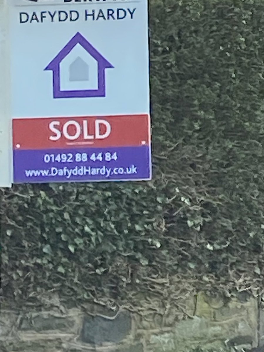 Incredible service as always from <a href="/DafyddHardy/">Dafydd Hardy MRICS</a>, and a happy Mum moving closer to us tomorrow 😍 Thanks team 👏👏