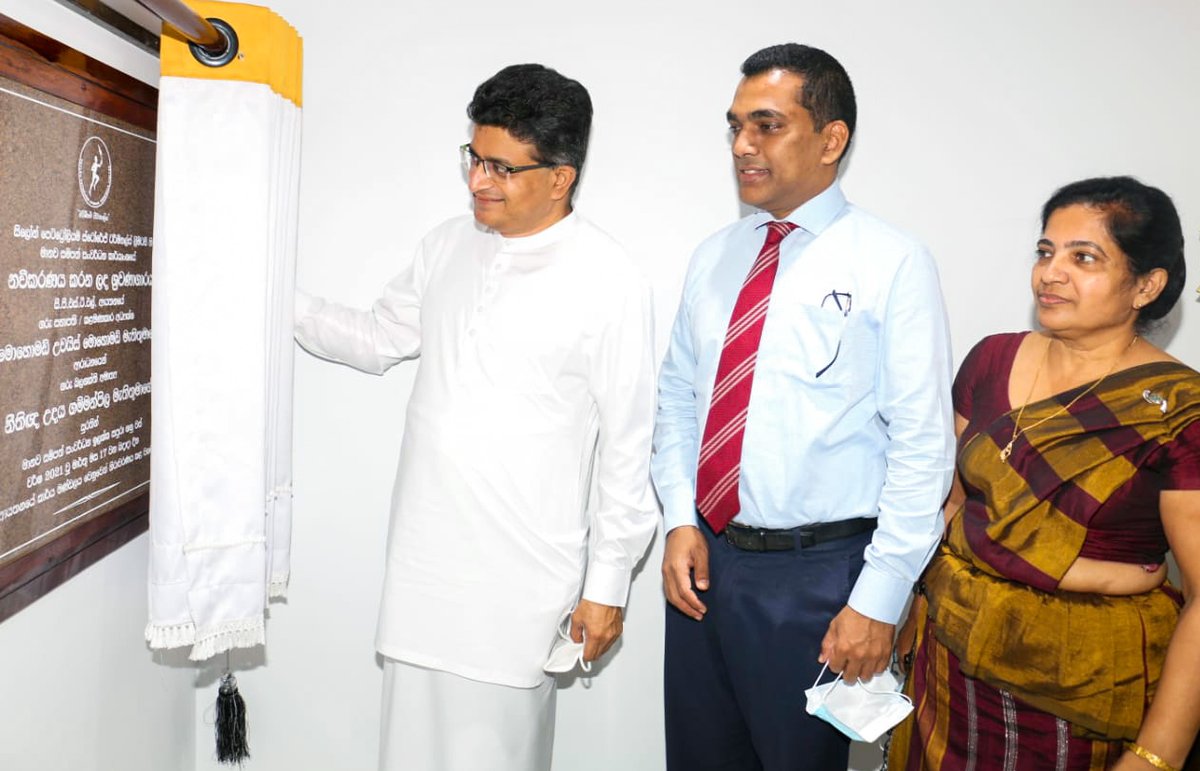 UPGammanpila's tweet photo. සීමාසහිත ලංකා ඛනිජ තෙල් තොග ගබඩා පර්යන්ත සමාගමේ මානව සම්පත් සංවර්ධන කර්යාංශයේ නවීකරණය කරන ලද ශ්‍රවණාගාරය එහි සභාපති මොහොමඩ් උවයිස් මොහොමඩ් මහතාගේ ආරාධනයෙන් ගරු බලශක්ති අමාත්‍ය නීතිඥ උදය ගම්මන්පිල මහතාගේ සුරතින් විවෘත වූ අවස්ථාව. 2021.03.17
#SLnews #CPSTL #MinistryofEnergy https://t.co/ZDlt8p93DM