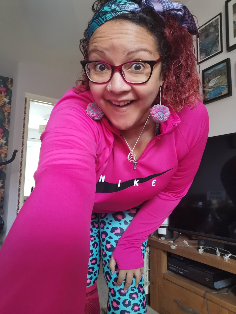 Shells_Travels's tweet photo. Ready for my lunchtime run wearing my very fave @TikibooFitness leggings and managing to look like a total lunatic at the same time 😂
#ReluctantRunner
#LockdownRunner
#running https://t.co/u8o70zIVt7