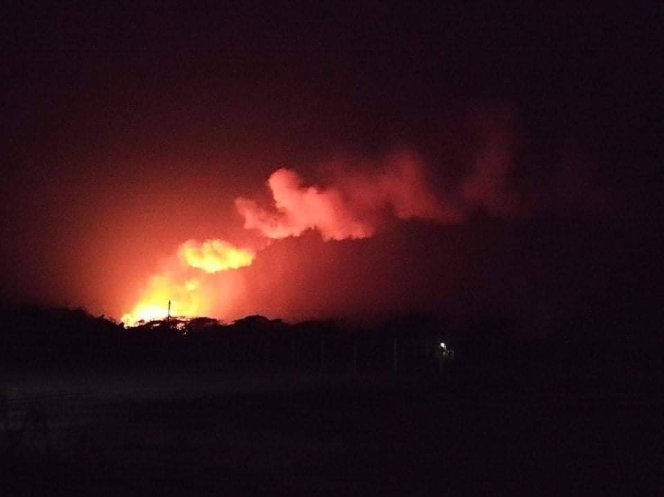 Oo_Poppi's tweet image. The garages in the industrial zone of Kyo&apos;PinKout city were on fire since 12am last night. The civillians and firefighters who went to kill the fire were also shot by military junta forces.
RESTORE MOBILE DATA
#WhatsHappeningInMyanmar
#Mar17Coup