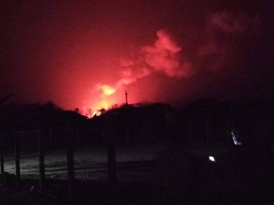 Oo_Poppi's tweet image. The garages in the industrial zone of Kyo&apos;PinKout city were on fire since 12am last night. The civillians and firefighters who went to kill the fire were also shot by military junta forces.
RESTORE MOBILE DATA
#WhatsHappeningInMyanmar
#Mar17Coup