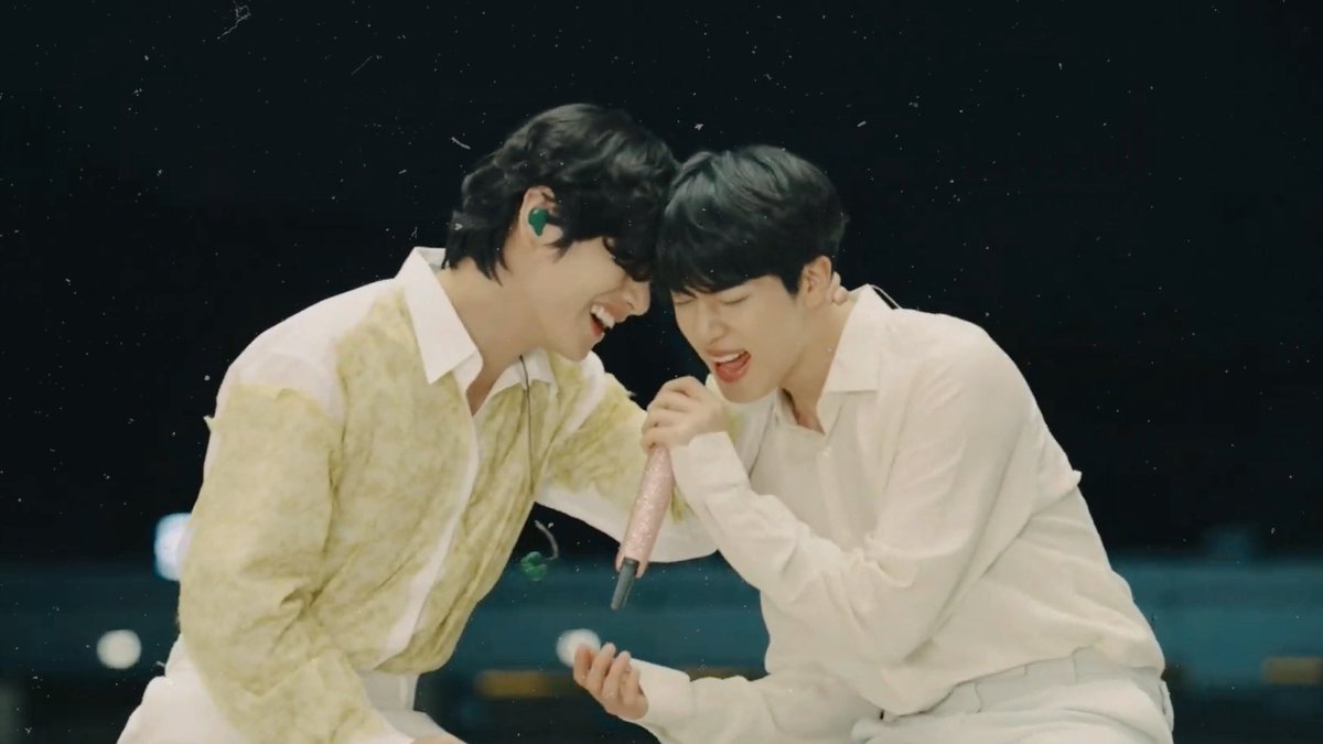 souljinniie's tweet photo. I will never move on from this Taejin moment 💜 https://t.co/o8Ozy1n7iP