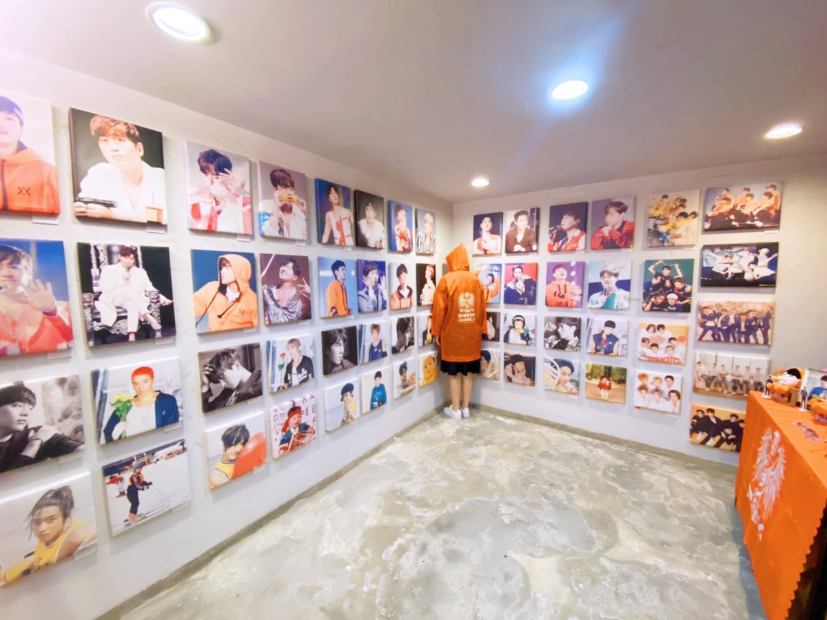 kateyu7255's tweet photo. 🍊#HAPPYSHINHWADAY🍊
ᴍɪɴɪ ᴇxʜɪʙɪᴛɪᴏɴ ɪɴ ᴛᴀɪᴘᴇɪ
신화 컵홀더 이벤트 in 대만~커피숍 설치 완료🥰

예쁜 사진을 제공하고 도와주신@216blackhole @chunri0316 @dw_in_deng @hs_may6 @SH_03241127 @sydney_toyou  @WHATDENG 감사합나다.TT

#신화 #에릭 #이민우 #김동완 #신혜성 #전진 #앤디 https://t.co/SEUbHRlmN6