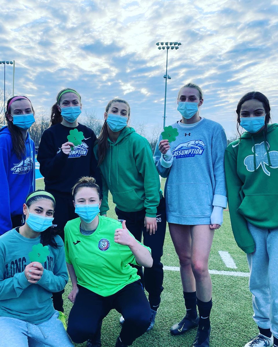 AssumptionWSOC's tweet image. May the Luck of the Irish be with you today choosing your clovers! 🍀🍀🍀 We’re also lucky 🍀 to have Chip back with us! #WinnerWinner 🌈🍀💰🍀 #StPatricksDay @GoAssumptionU