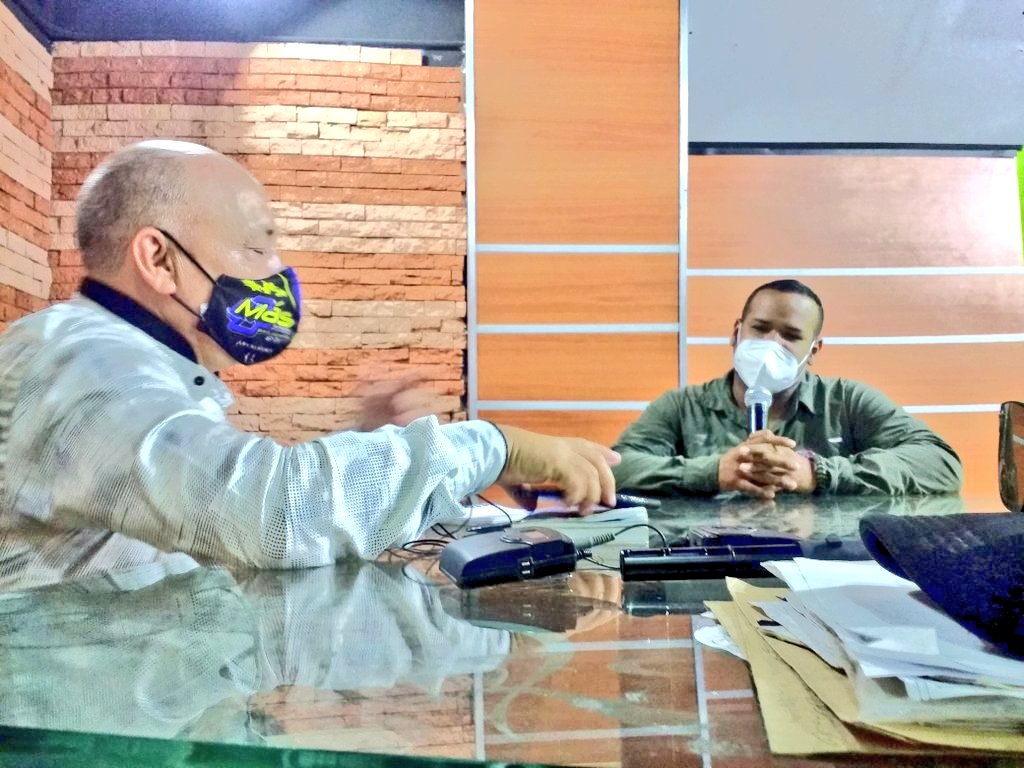 Funrevi_Lara's tweet photo. #17Mar Para dar a conocer los planes de viviendas en el Edo Lara, el Presidente de @Funrevi_Lara informando sobre la gestión y el avance de las obras.
@AdolfoP_Oficial @Minhvi_Oficial @gobiernodelara @secretariaopsv @secgoblara
#Funrevi #GMVV #CuarentenaRadicalReforzada https://t.co/thhoV4O15Z