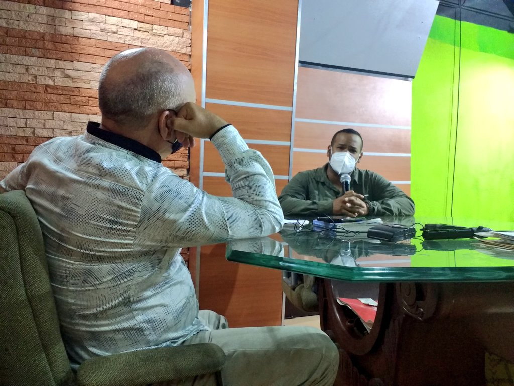 Funrevi_Lara's tweet photo. #17Mar Para dar a conocer los planes de viviendas en el Edo Lara, el Presidente de @Funrevi_Lara informando sobre la gestión y el avance de las obras.
@AdolfoP_Oficial @Minhvi_Oficial @gobiernodelara @secretariaopsv @secgoblara
#Funrevi #GMVV #CuarentenaRadicalReforzada https://t.co/thhoV4O15Z