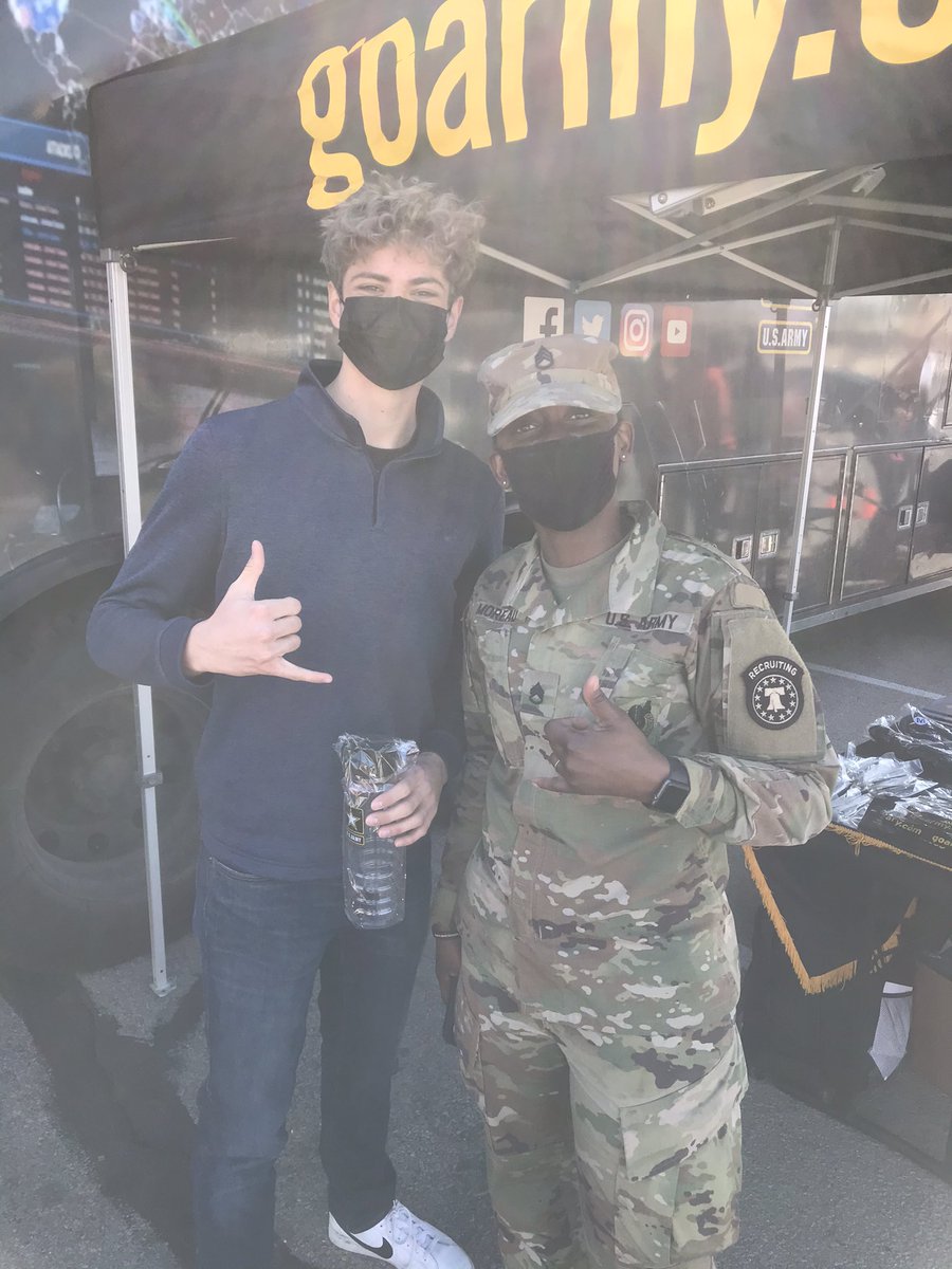 Chiplovell2's tweet photo. You know you're doing something right when the army agrees with your foreign policy #PresidentChip https://t.co/0dtpvWBhx3