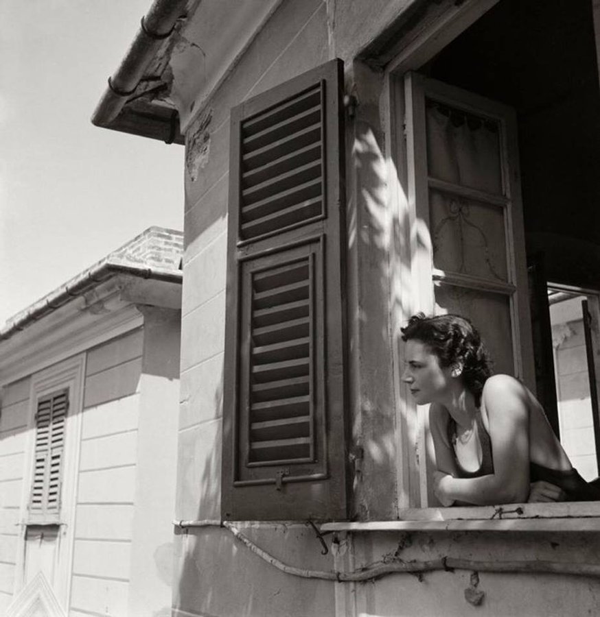 "Existen dos causas que generan todas las confusiones:
No decir lo que pensamos y no hacer lo que decimos.
Cuando decimos lo que pensamos y hacemos lo que decimos, nos volvemos dignos de confianza”.
Ángeles Arrien