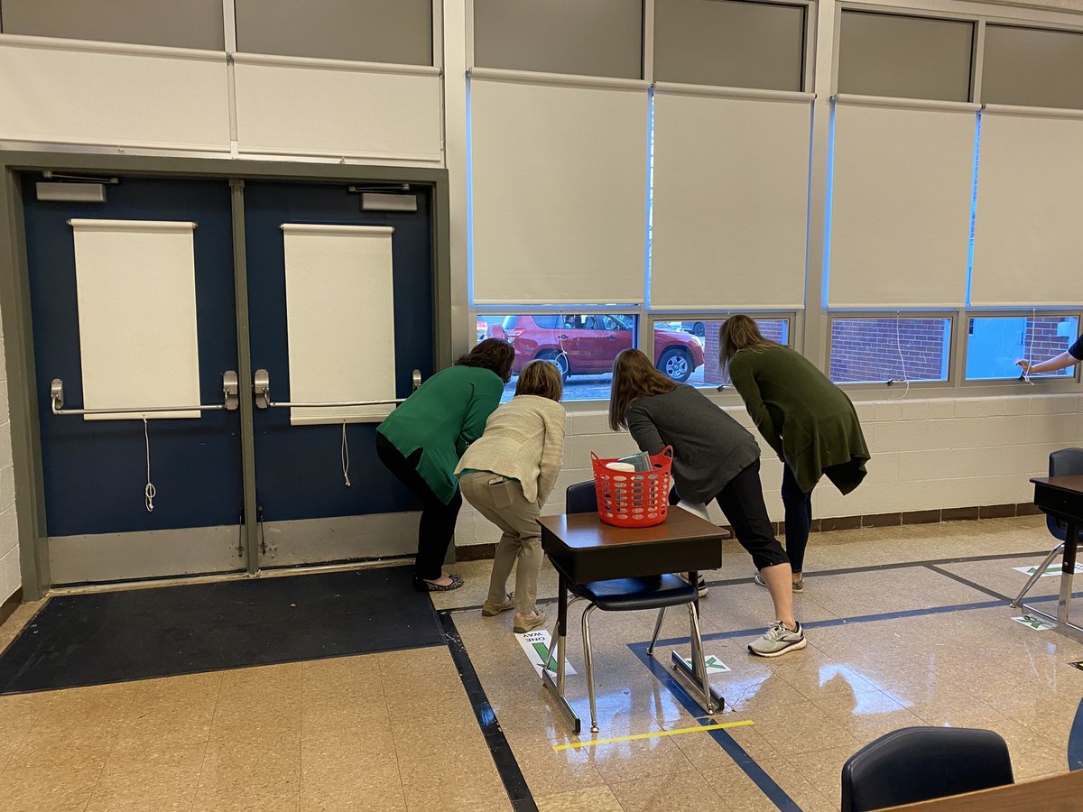 GreathouseLions's tweet image. We are so happy to see our students this morning! 💙🦁💛#JCPSReturn