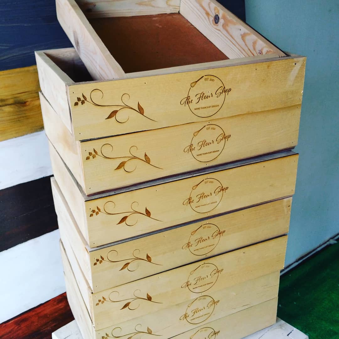 PLDMANUFACTURI1's tweet image. Customized Gift Boxes
P120 engraved 
P70 plain box

#giftboxes #wineboxes #pinewood #woodengraving #brandbotswana #pushabw🇧🇼