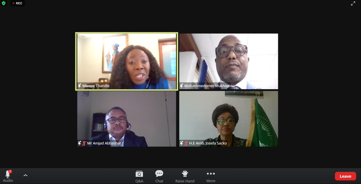 TAIWAN_REDCROSS's tweet photo. 🇹🇼#Taiwan Red Cross joins #IFRC and 🌍#AfricanUnion to discuss the 2⃣0⃣2⃣0⃣ #WorldDisasterReport online.
Community preparedness, response, and resilience on ⛈️#ClimateChange as well as #COVID19 crisis are discussed. We need to take #ClimateAction now. https://t.co/Bqve96EI1g