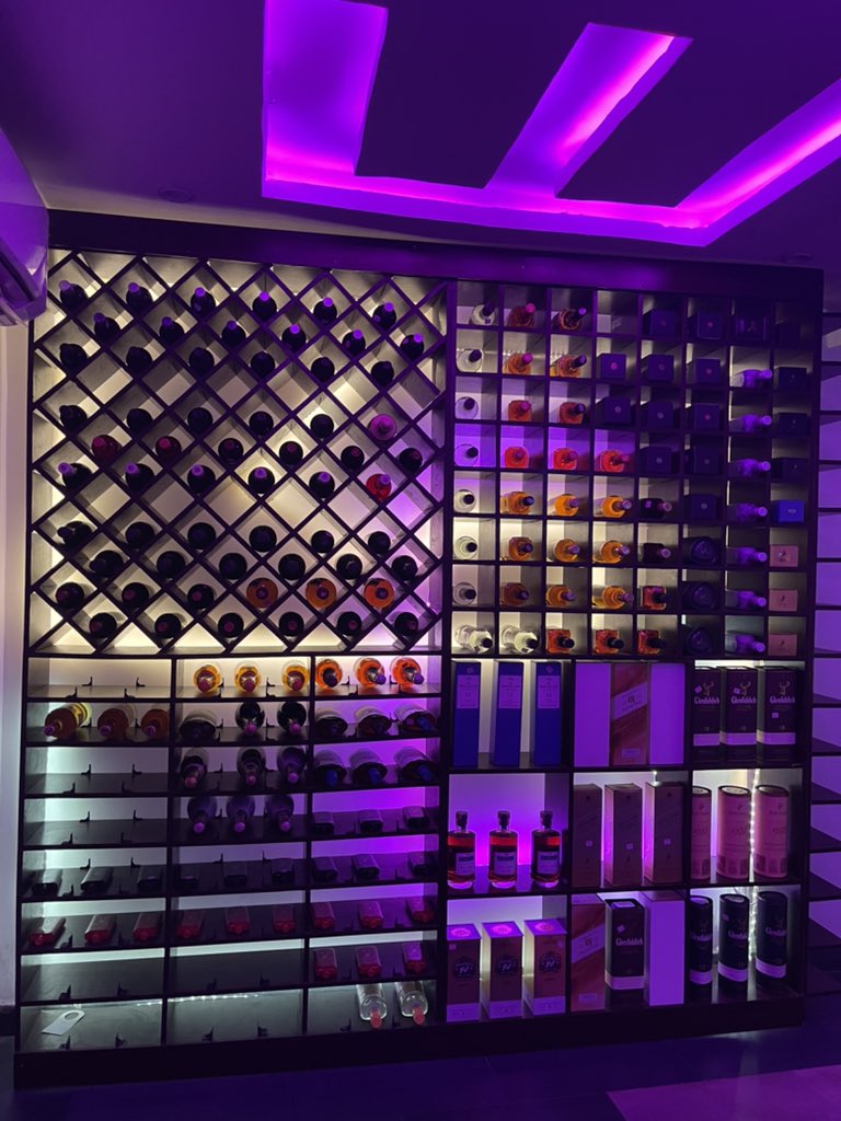 EfikTown's tweet photo. Don’t let our delicious meals make you forget we offer premium wines and spirits with pump prices. We also deliver to your step ☺️ https://t.co/jTsAQIICAN
