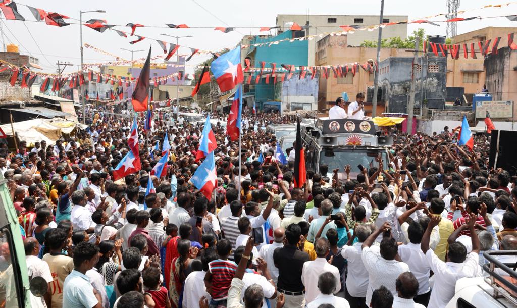 Udhaystalin's tweet photo. ‘கர்ப்பிணி பெண்களுக்கு ரூ.24 ஆயிரம் உதவிதொகை, குடும்ப தலைவிகளுக்கு மாதம் ரூ.1000 உரிமைதொகை வழங்க உறுதியளித்துள்ள தலைவர் @mkstalin அவர்களின் ஆட்சியை அமைக்க அண்ணன் @VelloreDmk அவர்களை சட்டமன்ற உறுப்பினராக்குங்கள்’ என்று பேசி அணைக்கட்டு மக்களிடையே வாக்கு சேகரித்தேன் @DuraimuruganDmk https://t.co/Wdaa3SKXSV