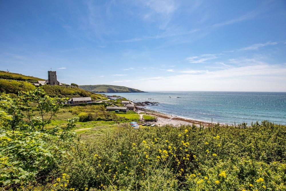 Michaelpaulhol's tweet photo. Enjoy amazing coastal and countryside views or watch the wildlife from one of these rustic log cabins in secluded woodland near the beach in the South Devon Area of Outstanding Natural Beauty. Find out more at https://t.co/8bf9fU8DIP #ukholidays #devon #holidays #staycations https://t.co/QFBhCLVrjI