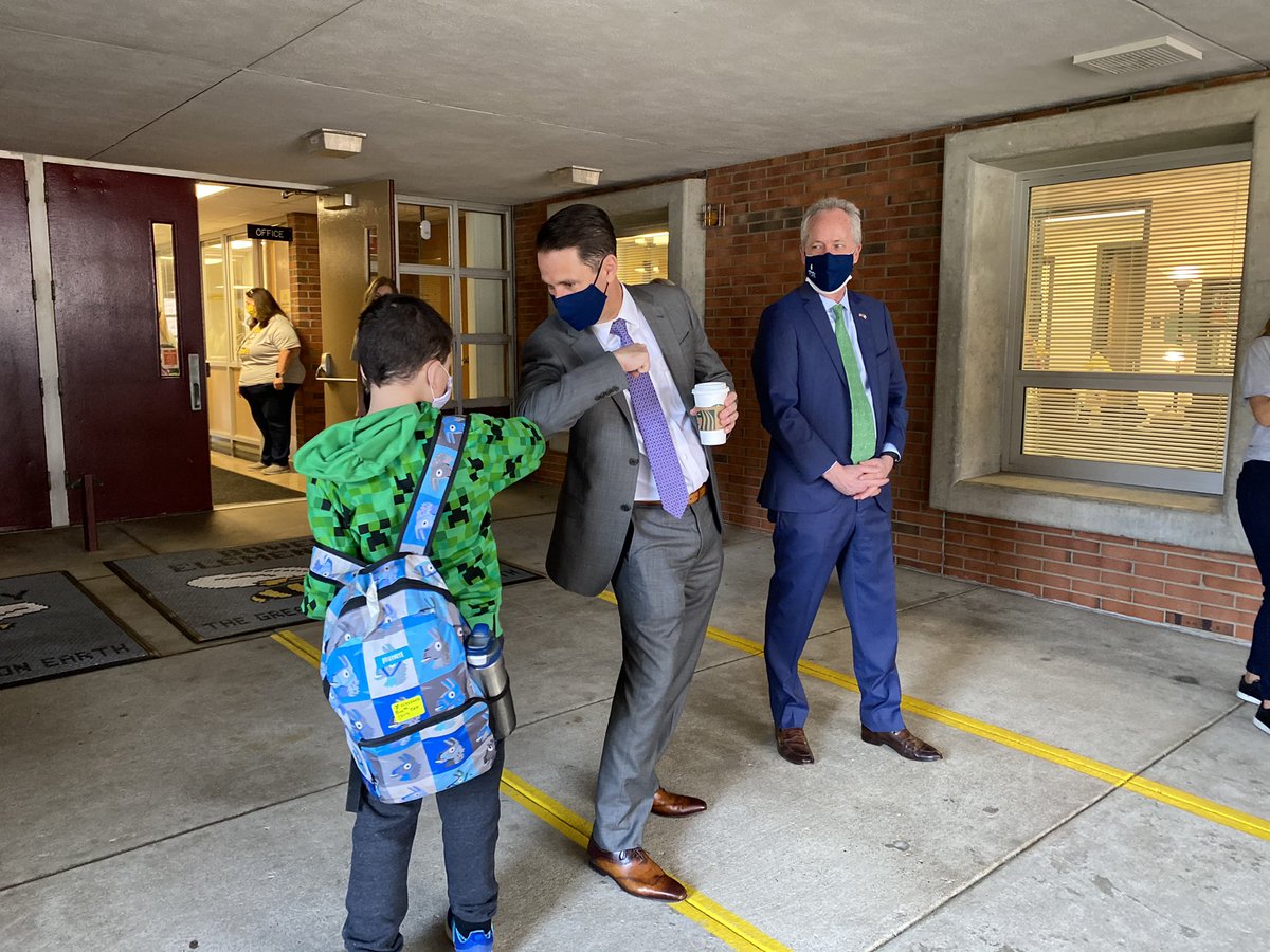 JCPSSuper's tweet image. I always look forward to the first day of school, but this year is extra meaningful. Thank you @BowenBees for having us this morning! It’s been so much fun and so special to help greet your students. #JCPSReturn