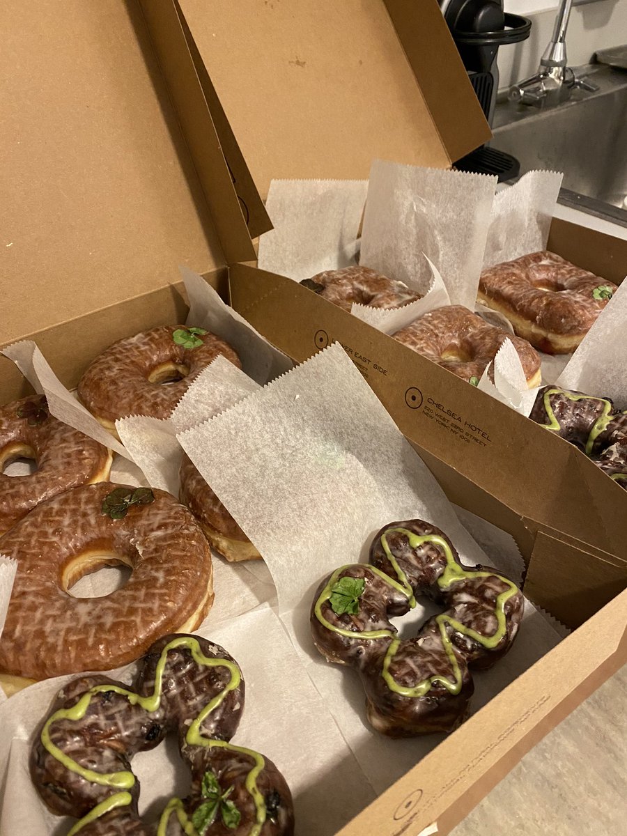 greally's tweet photo. Celebrating St. Patrick’s Day (please never call it St. Patty’s Day) with @DoughnutPlantNY doughnuts for the wonderful scientists of the #Greallylab

#StPatricksDay 
@EpgntxEinstein 
@EinsteinMed
#Bronx #DoughnutPlant https://t.co/TV3MDH1bBT