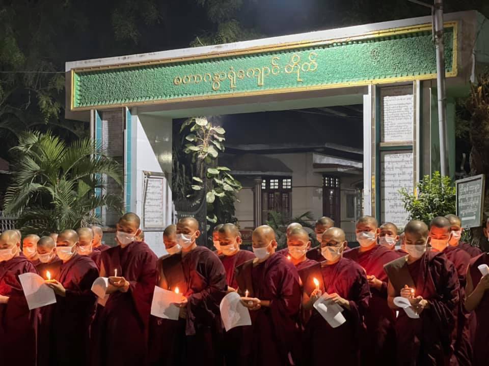 SeemlyOf's tweet photo. Monks in Amarapura Maha Gandhara Temple pray for peace and democracy.
RESTORE MOBILE DATA
#WhatsHappeningInMyanmar
#Mar17Coup @UN_HRC @KenRoth https://t.co/RVf8FZGHQc