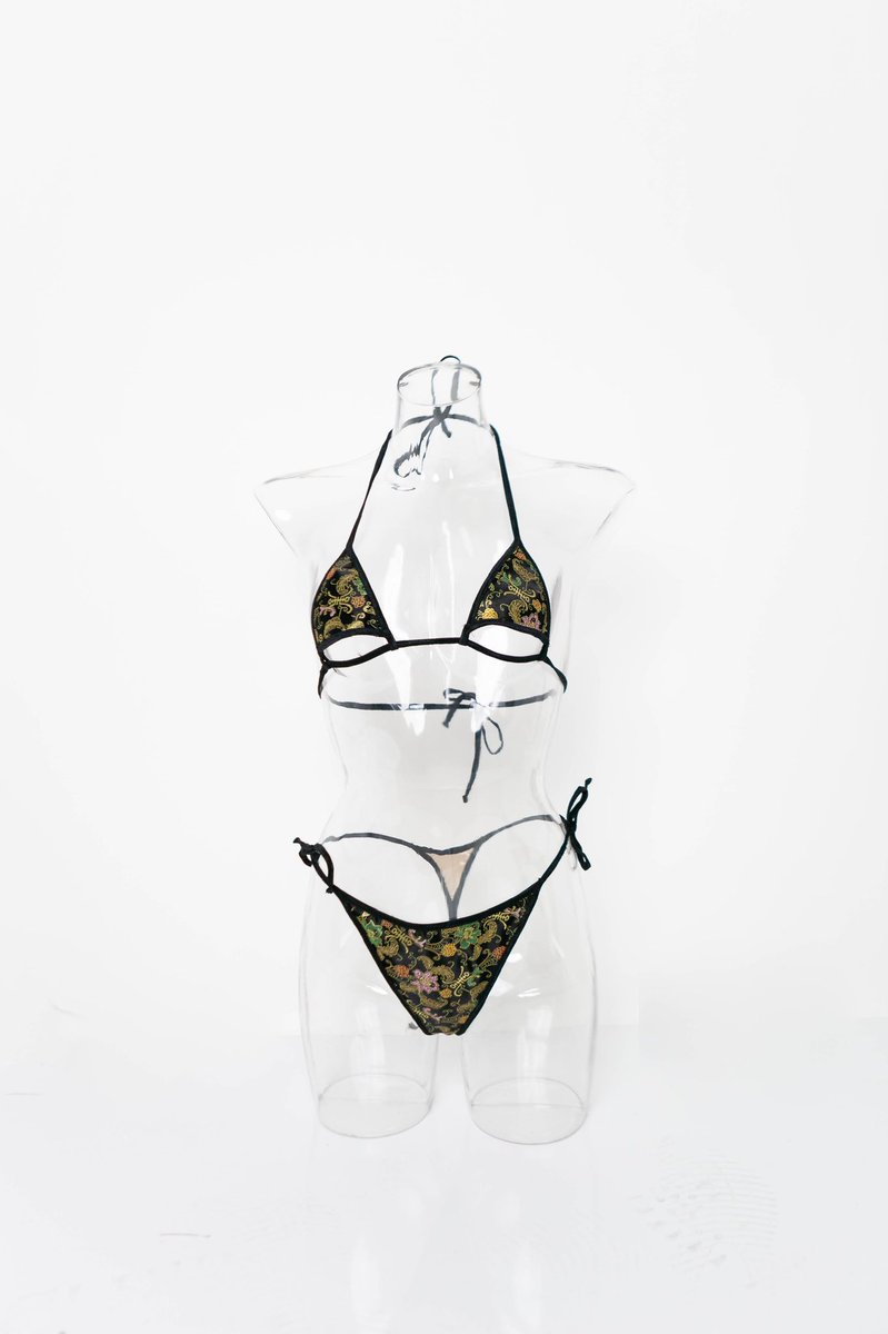 lexiscustoms's tweet photo. Set name: Chō 
Always simple at a glance but once you take a deeper look you'll see that she is as graceful and colorful as a butterfly. The details of her life are shown through the intricate detailing of her lingerie. https://t.co/okhXS23NuN