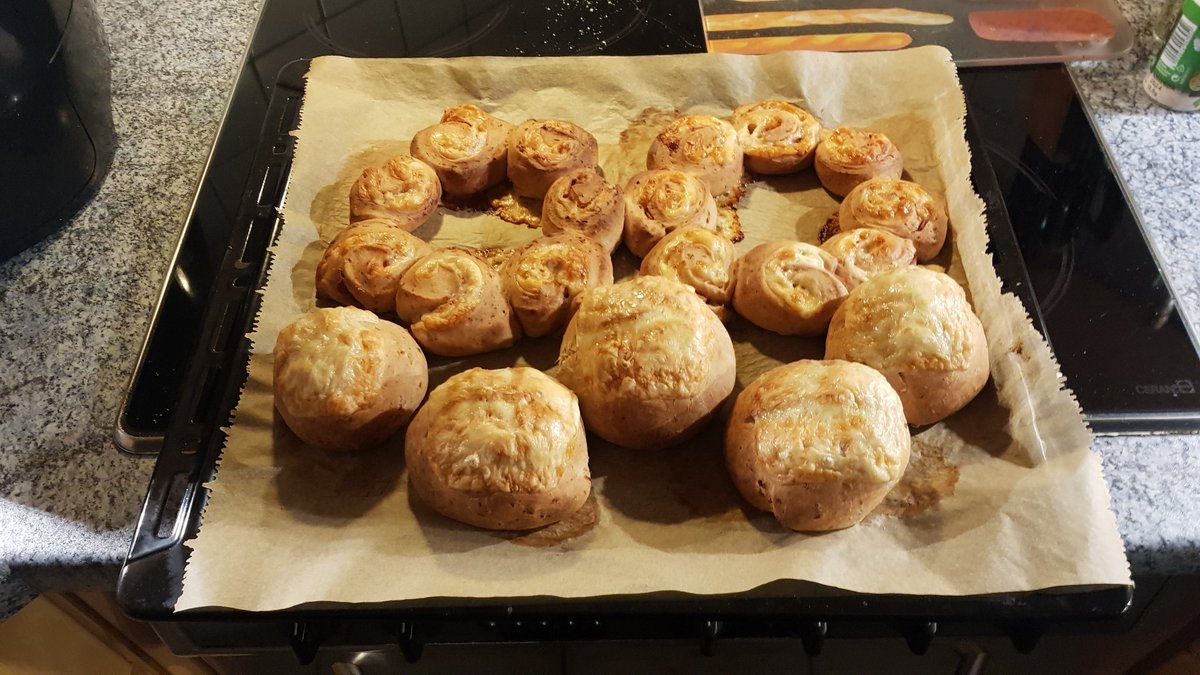 ooiPeonoo's tweet photo. Gestern mal beim Brot backen einfach mal experimentieren. Ach ja die Beta zum Boss Script für den #streamlabschatbot war am Ende auch ein Erfolg. Version 1.2.4 kommt dann heute Abend nach dem Live Test :) https://t.co/dBwUR8t9Dg