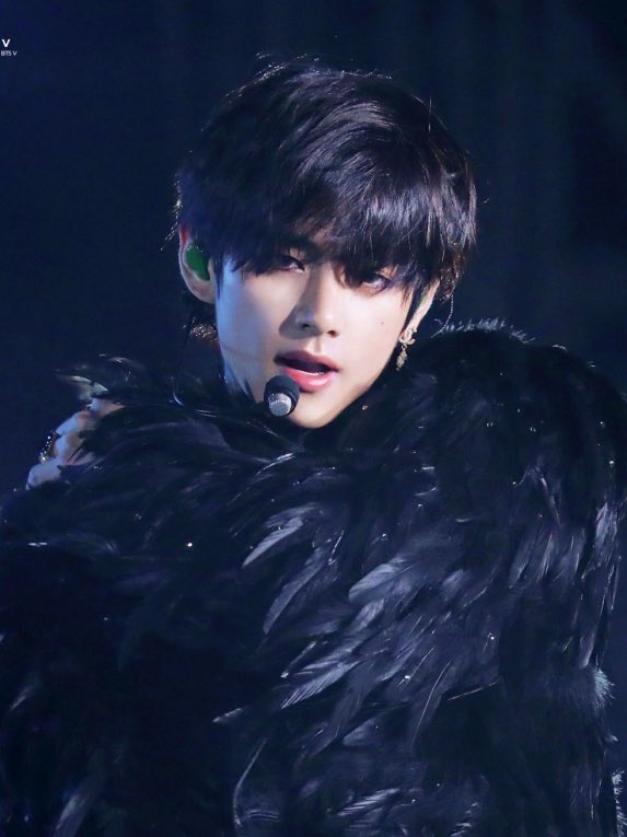 BTSemupessi's tweet photo. Achille Lauro aka Taehyung: “Dio benedica cu si ni futti” https://t.co/VM0KSB8iIj