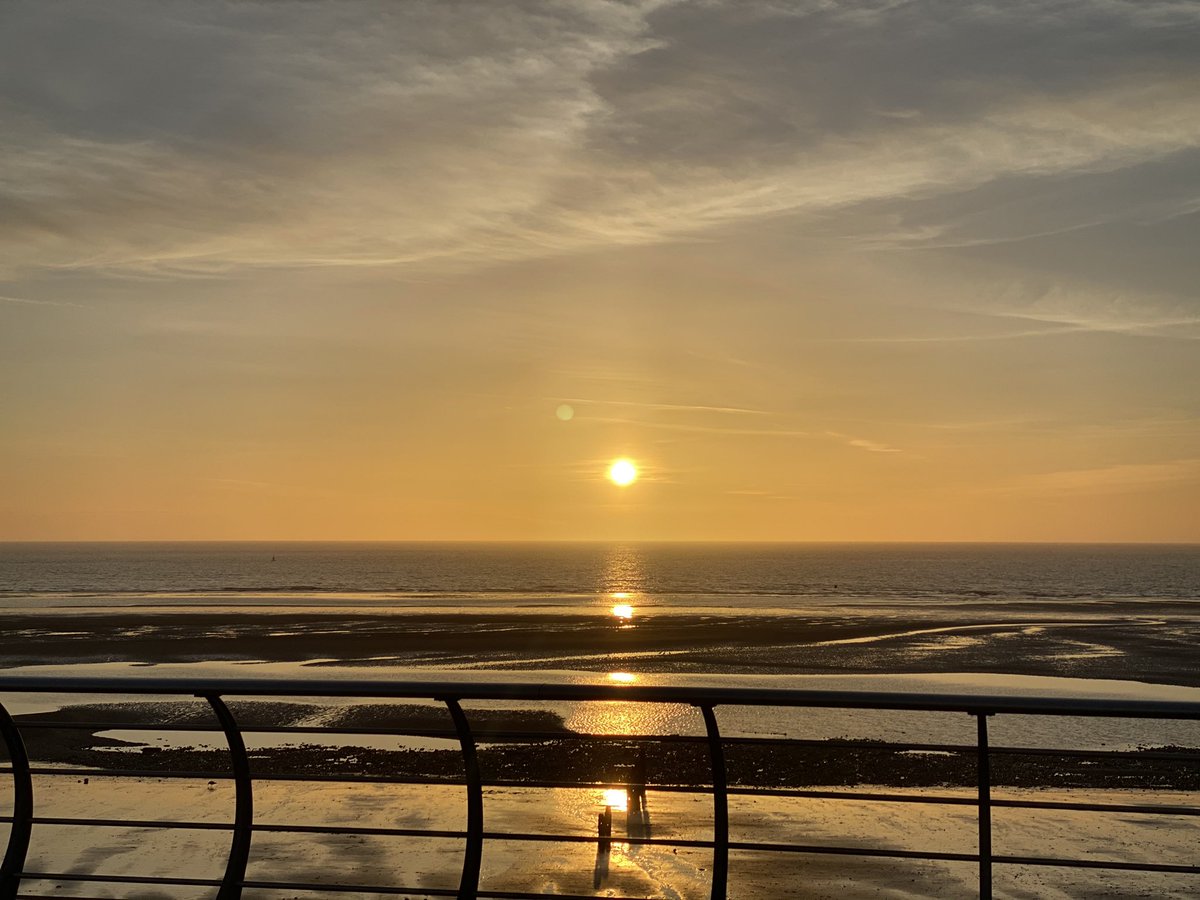 🌅 B E E R   G A R D E N S   A R E   C O M I N G 🌅 
We don’t know about you but we can’t wait for a night sat outside as the sun goes down with a drink in hand 🙌 #cleveleys #beergarden #sunset