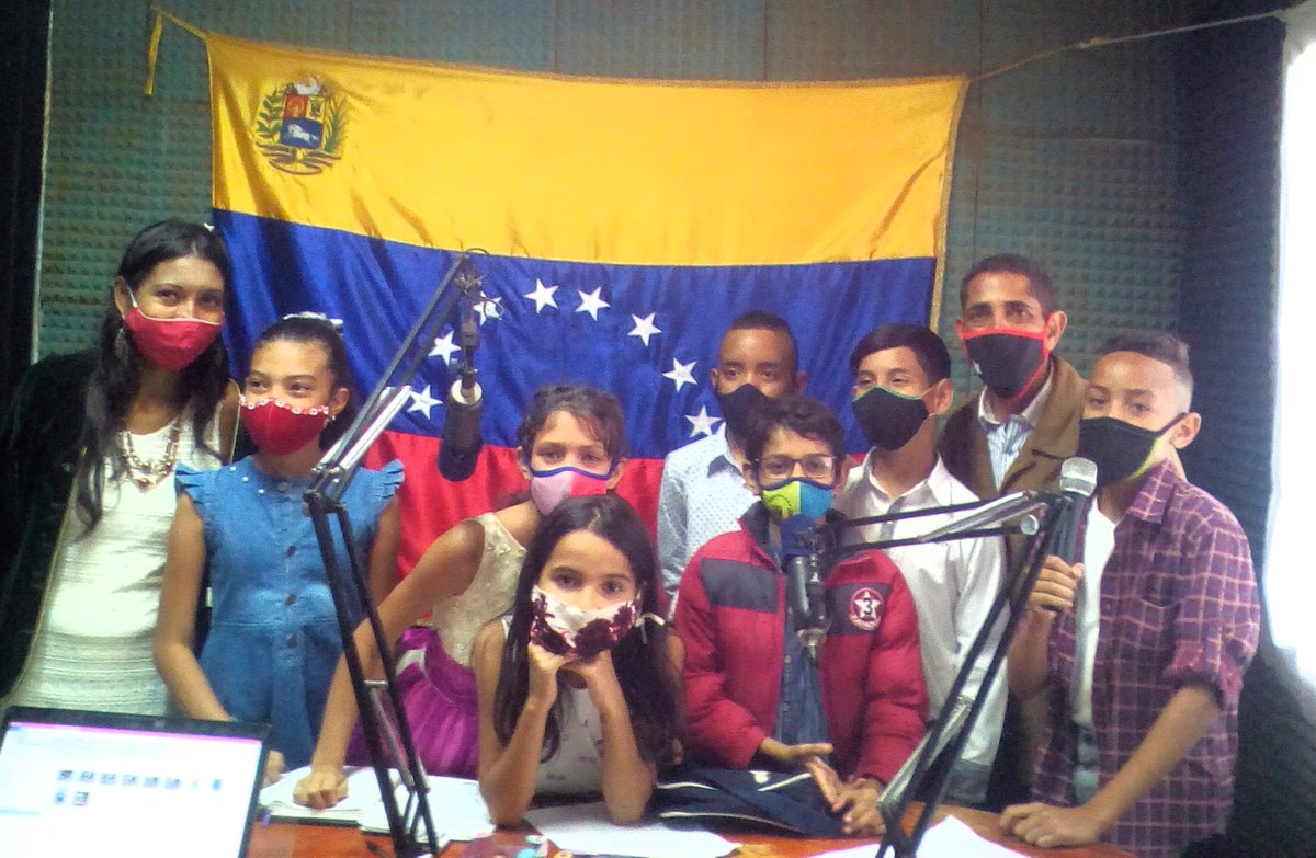 cbitsimon's tweet photo. el @cbitsimon Desarrolla producción radial para el programa de radio La Muchachada. Dirigido a niños, niñas y adolescentes del subsistema de educación básica, media técnica  y media general. Transmitido los sábados a las 10 am por Radio Juventud 94.7 FM https://t.co/H8ilVvYwqT