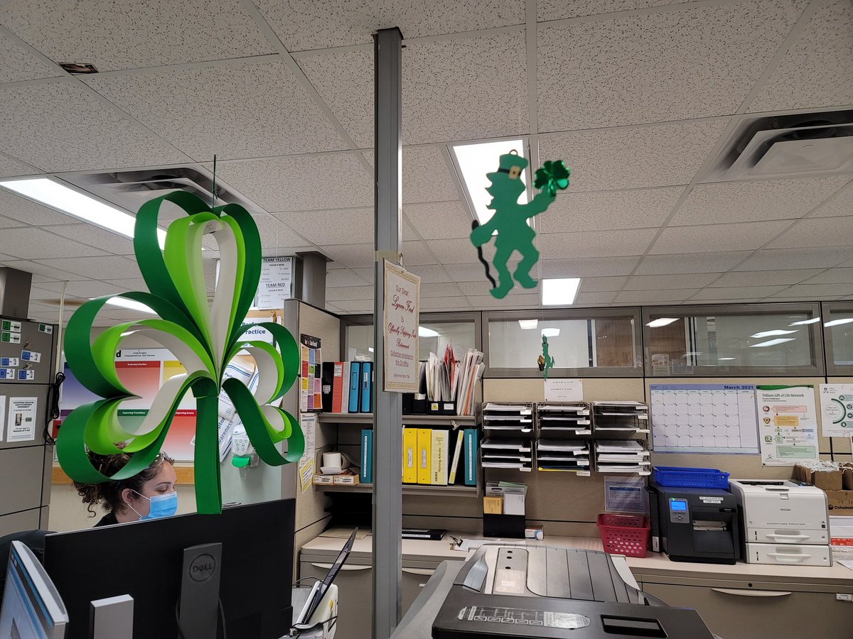 chowder726's tweet photo. Team 6 Surgical( and @BernieSanders ) would like to wish everyone A VERY Happy St. PATTY'S  DAY!  
@STJOESHAMILTON
@PearceTracina

#HappyStPatricksDay 
#team6surgical 
#berniesandersmittens 
#greenday 
#luckoftheirish https://t.co/g819epxoIS