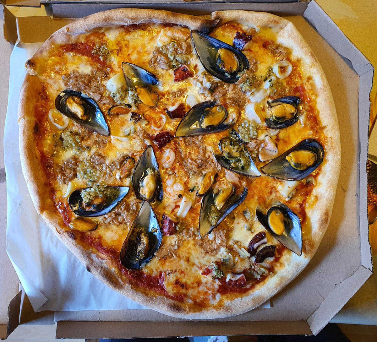 maglorfin's tweet photo. Tole dons je blo pa brutalno 🤤🍕 #foculus https://t.co/pKi90rTttf