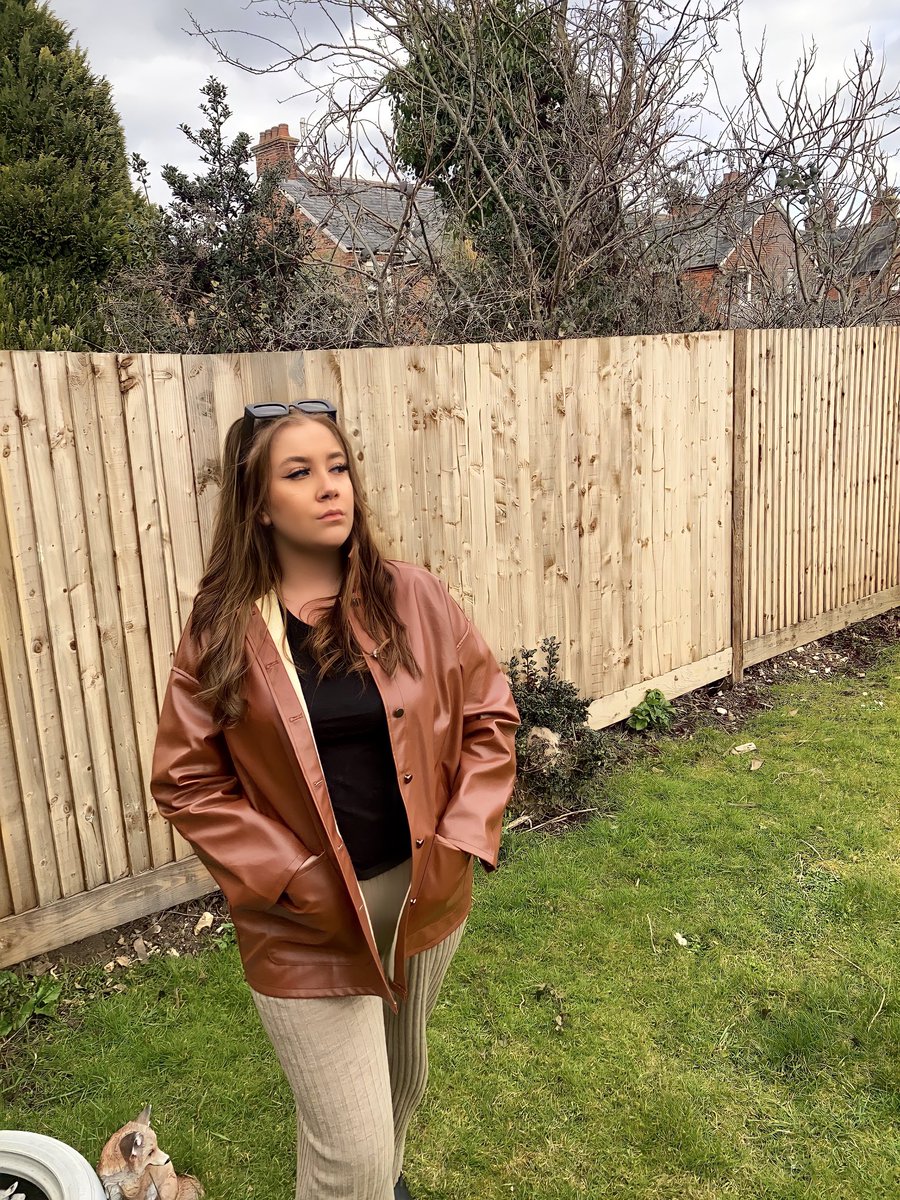 makeupbyxpops's tweet image. 🤎🤎🤎🤎🤎 
@SHEIN_official jacket🤎
@Primark trousers🤎
@boohoo square glasses 🤎