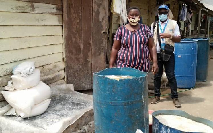 #Cameroon 🇨🇲
Cassava is 1 of the most important sources of #Carbohydrates in Africa.
With support from <a href="/USAID/">USAID</a> 🇺🇸 and <a href="/UNCERF/">funds account</a>, 🇺🇳 <a href="/WFP_Cameroon/">WFP Cameroon</a> assists conflict affected people like Mama Pauline in Cameroon’s SW transform cassava into a local delicacy-water fufu 😋 
<a href="/WanjaKaaria/">Wanja Kaaria</a>