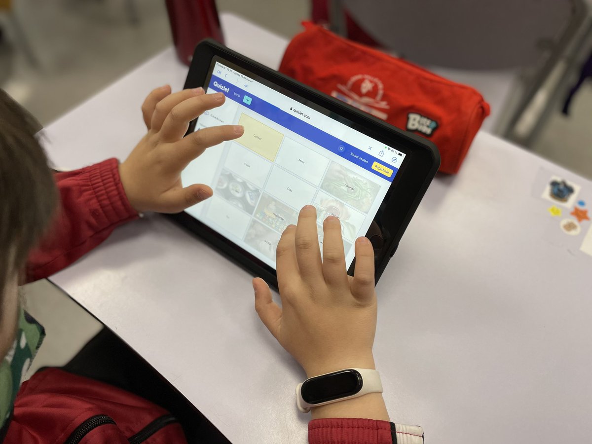 DavidLarrio's tweet photo. Learning new vocabulary with @quizlet @ValledelMiro https://t.co/jzcvXYDhNp