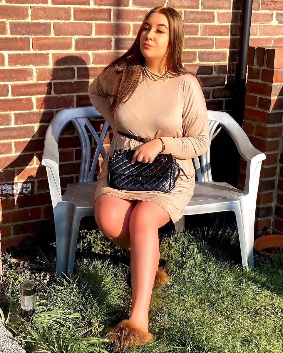 makeupbyxpops's tweet photo. @boohoo high neck dress🤎
@boohoo skinny belt🤎 
 #boohoo #boohoostyle https://t.co/MTe3TgGWDy