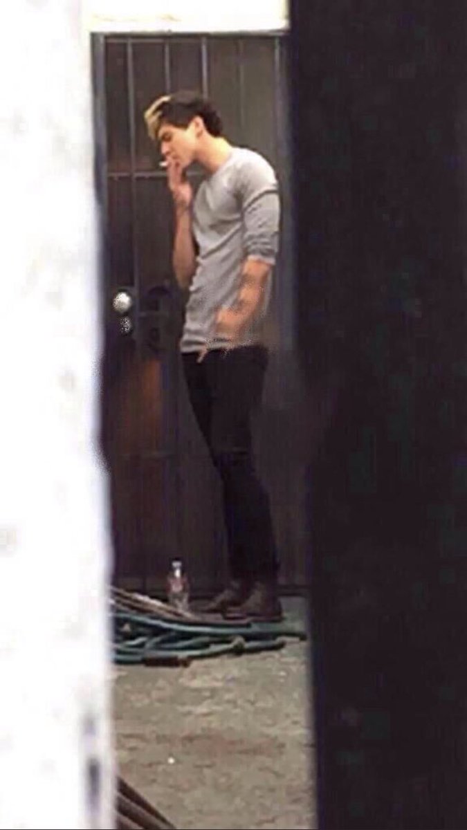 CALXLOUBABES's tweet photo. NON MI TOCCATE GRAZIE https://t.co/Q1551ulZVZ
