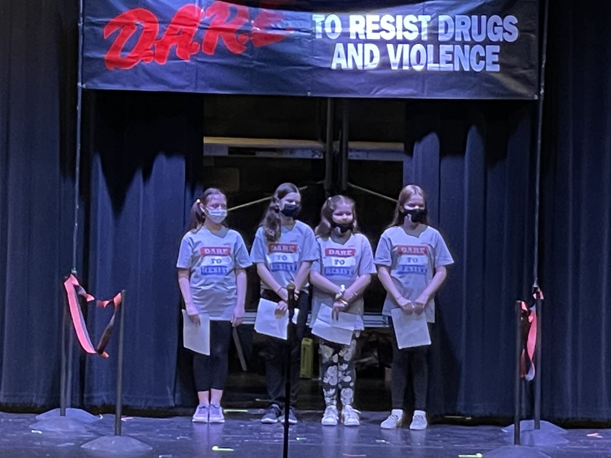Just In case you missed it! The 5th graders graduated from D.A.R.E. last week! Great job 5th grade!

🐾 #aeshuskies #aurorahuskies 🐾