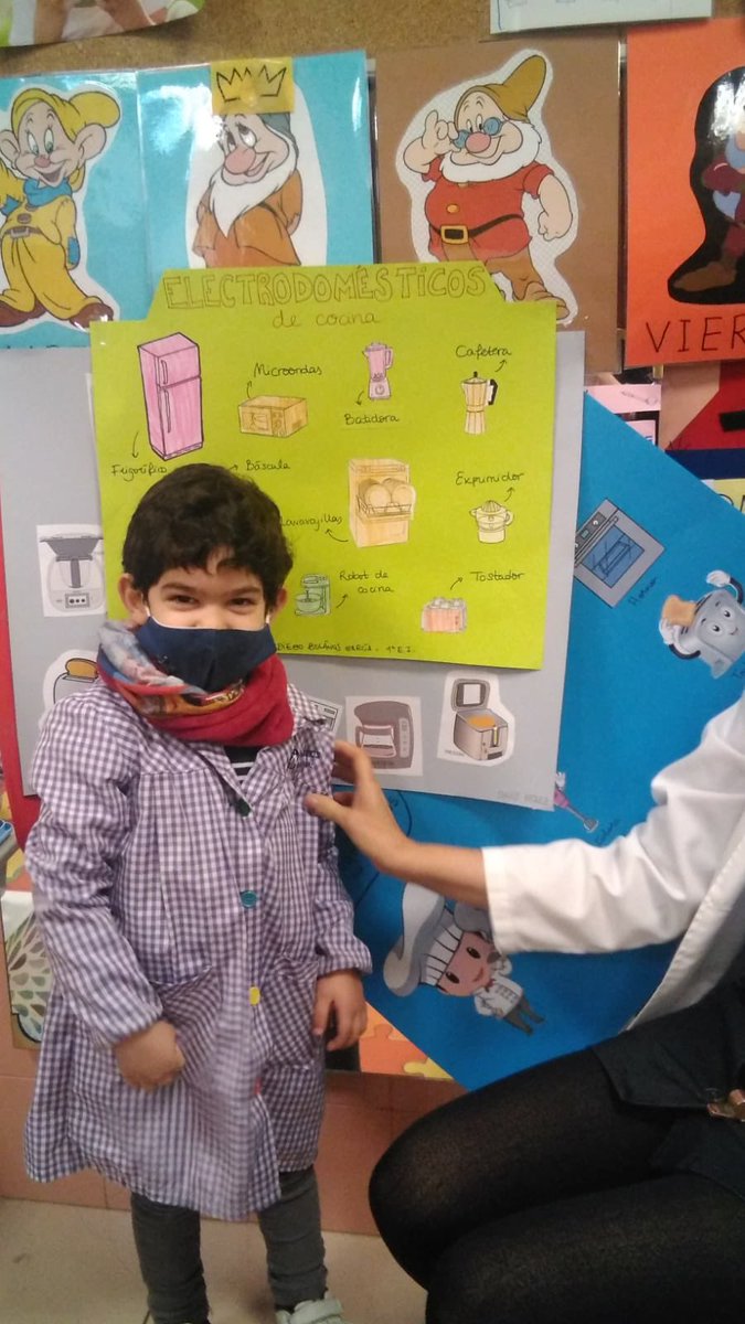 SalesianosCiuRe's tweet photo. Nuestros peques del cole siguen formándose para ser unos grandes chefs. Sus trabajos de investigación con ayuda de las familias. !Aprenden y se divierten a la vez! #proyectochiquichef #MiColeInnova https://t.co/VekuhqZjXT