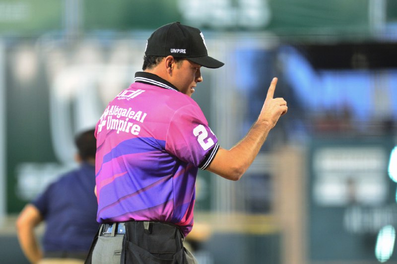LMBBanorte's tweet photo. ¡Que se escuche fuerte Vicente! 🎤🔊

El umpire Vicente Madero representará a la LMB en el Clasificatorio de Beisbol de Las Américas de la @WBSC en Florida 😎

Él cuenta con experiencia en Juegos Centroamericanos 2010, Juegos Panamericanos 2011 y en el  Premundial U-23 de 2017 ⚾ https://t.co/QAjxTdaXZm