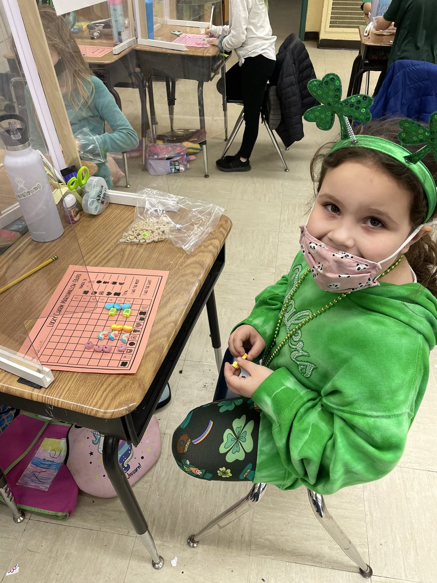kushnerskids's tweet photo. Graphing lucky charms marshmallows for St Patty’s Day!@WWP_Dalers https://t.co/XHSsckcOeF