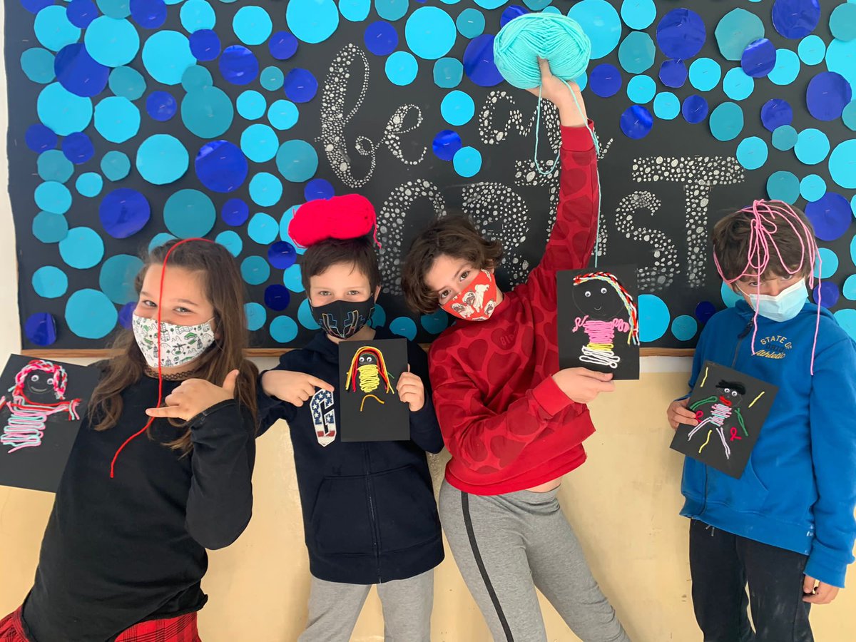 colsantpau's tweet photo. PRIMÀRIA | 3rd graders are working Judith Scott. It’s the first time we work textile art. We are enjoying so much!!! 🪢🧶🧵
#JoSocdelSantPau #Primària #CicleMitjà #BeAnArtist #3rdGradeSwag https://t.co/0CEQ3Wl2DP