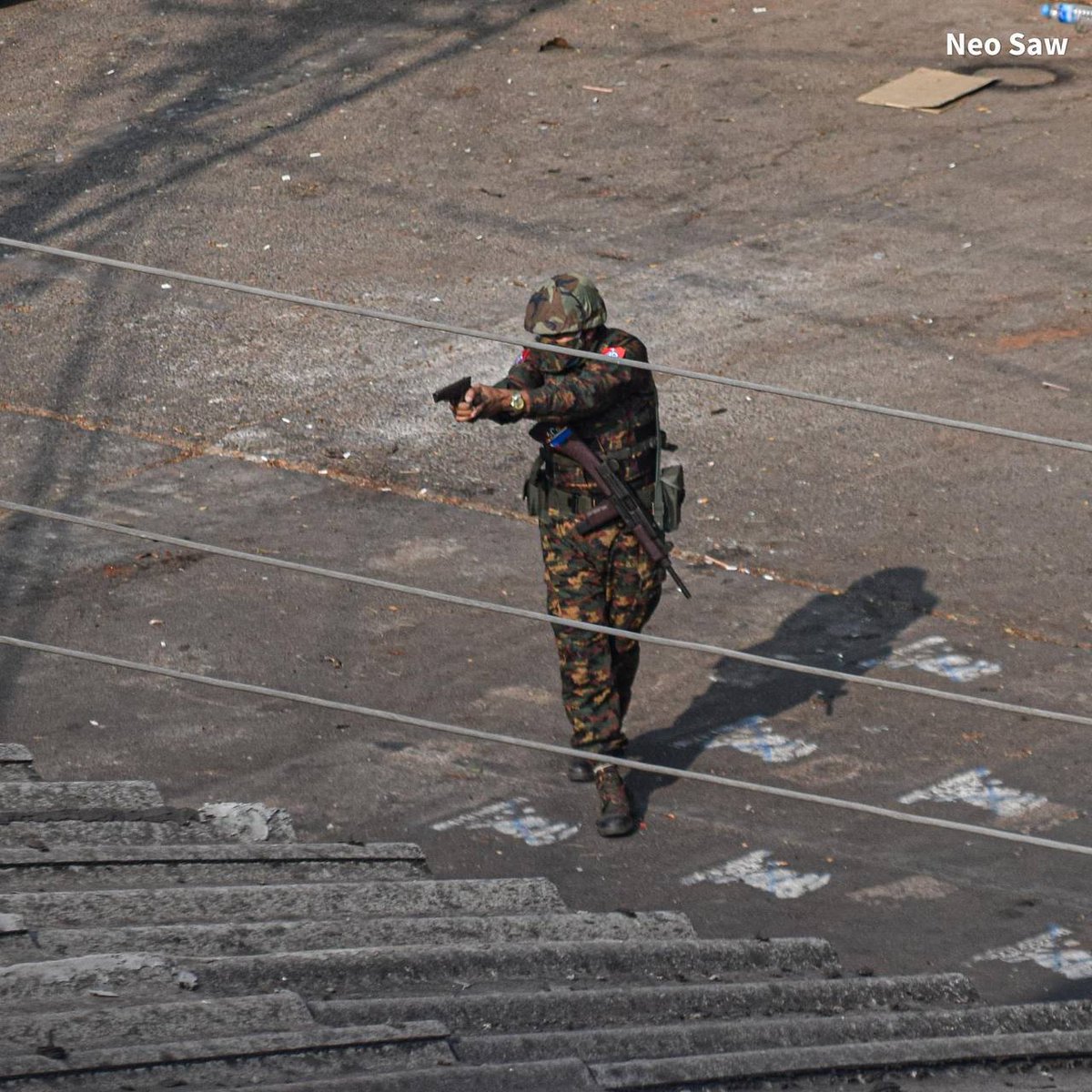 EainMonn's tweet photo. Junta’s thung with a golden watch and pistol gun shooting innocent civilians. They denied that they don’t use live bullets. Now what a rubber bullet with a pistol???
RESTORE MOBILE DATA 
#WhatsHappeningInMyanmar 
#Mar17Coup https://t.co/385ff7N7b5