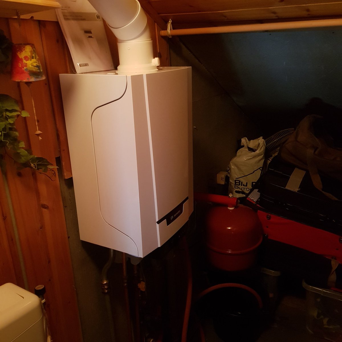 PeterStokje's tweet photo. Vandaag in het Friese dorpje Irnsum een Remeha Tzerra ACE geplaatst #remeha #tzerra #stopet #Ubbink #bonfix #irnsum https://t.co/dqwax2ksNG