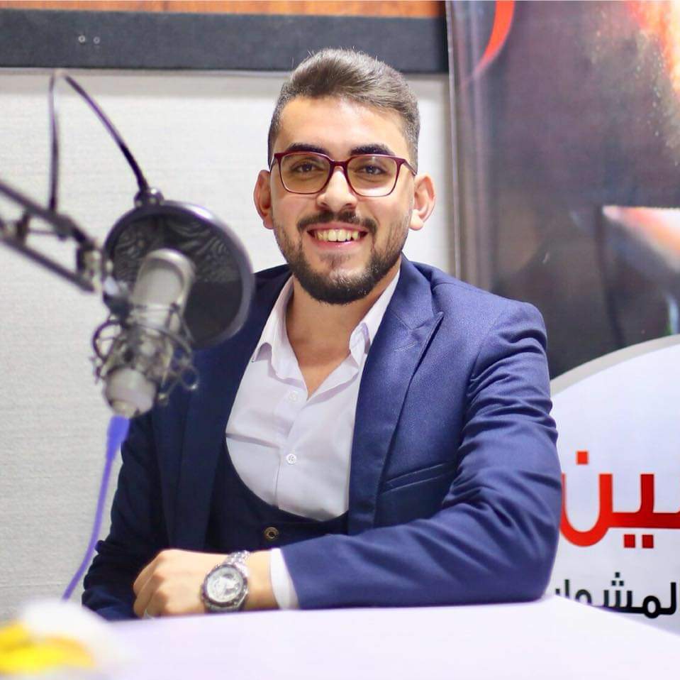 TeamYeaOfficial's tweet photo. دبلومة التعليق الصوتي
في الدبلومه دي انت بتتعلم 👇
١- اذاعة ( اعداد وتقديم اذاعي )
٢-تعليق صوتى (اعلانات-نشرة اخبار-وثائقي)
٣- دوبلاج ( افلام الكارتون )
٤- هندسه صوتية ( علشان تعرف تخلص شغلك بنفسك ) 👌
مع المذيع خليل جمال و محمد فرج 
للتفاصيل والتسجيل : https://t.co/gHY9ozVSGn https://t.co/jzUppBA4nv