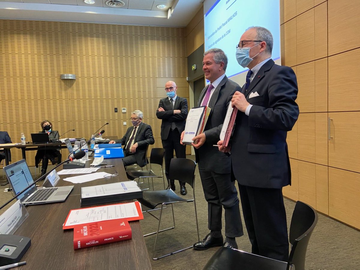 Real pleasure to attend today in Lyon the signing of the 2021 contract between the French state and the regional network of Chambers of Commerce and Industry !