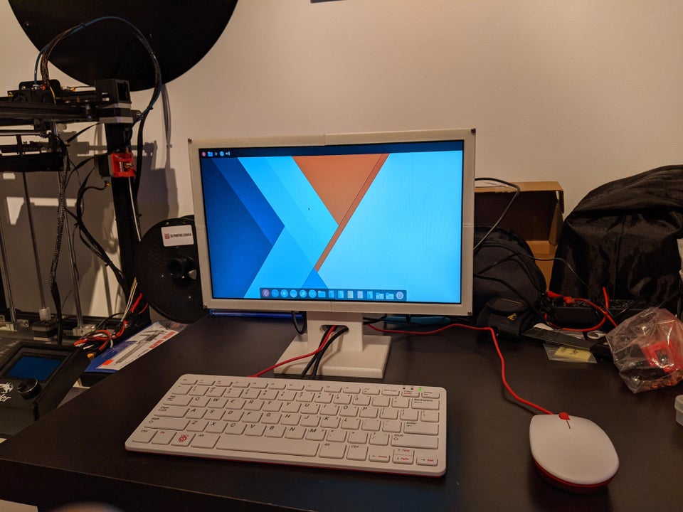 makerkun's tweet photo. 3Dプリンターでラズパイ用のLCDディスプレイのパネルを製作。古いラップトップのディスプレイをリサイクルしたそうです。
https://t.co/QviXG2cnna https://t.co/J73IGnAvHq