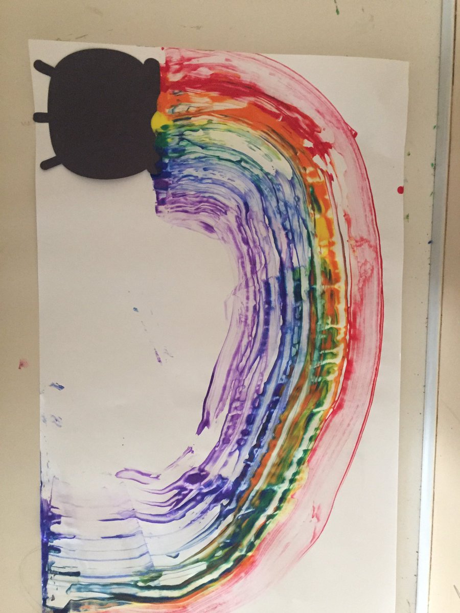 MissCourtneySm1's tweet photo. Every rainbow is unique! Our magical #scrapeart painting turned out amazing! #messyplay #makingmesses #artinkinder @GEDSB @GEDECELocal @jl_school https://t.co/hJVhcMmjMx