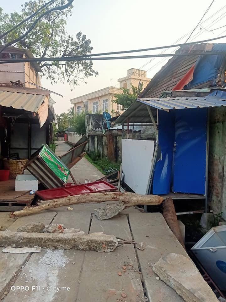The barricades at the old gate 31 of South Okkalapa 13 ward were destroyed by bulldozers. Live ammunitions were fired and SoneMhat restaurant and two betel shops at the roadside were destroyed.
RESTORE MOBILE DATA
#WhatsHappeningInMyanmar #Mar17Coup