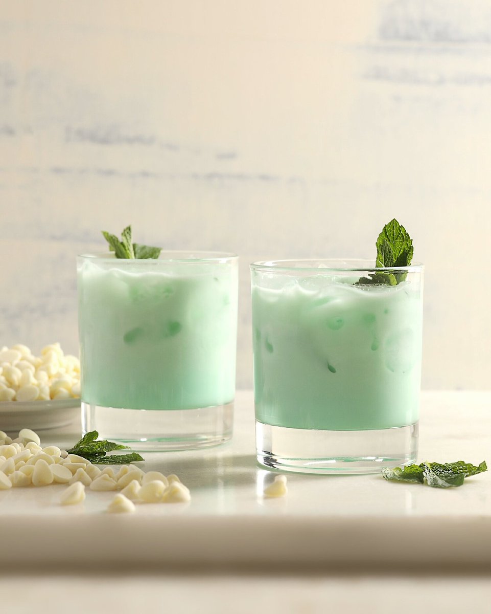 TABLEMagazine's tweet image. May the road rise up to meet you...and hopefully with a cocktail like this St. Patrick's Day Punch courtesy of Acacia: bit.ly/3qTgTN9

#TableMagazine #StPatricksDay #Food #Drink #Design #People #Travel #Pittsburgh #Foodie #foodphotography #foodstagram #delicious